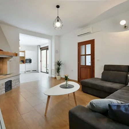 Charming Natali With Private Pool In Pula Вилла *