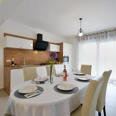 Charming Natali With Private Pool In Pula