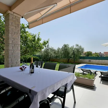 Villa Charming Natali With Private Pool In Pula *