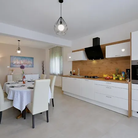 Charming Natali With Private Pool In Pula * Galizana