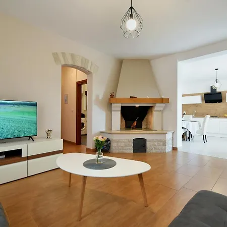 Villa Charming Natali With Private Pool In Pula *