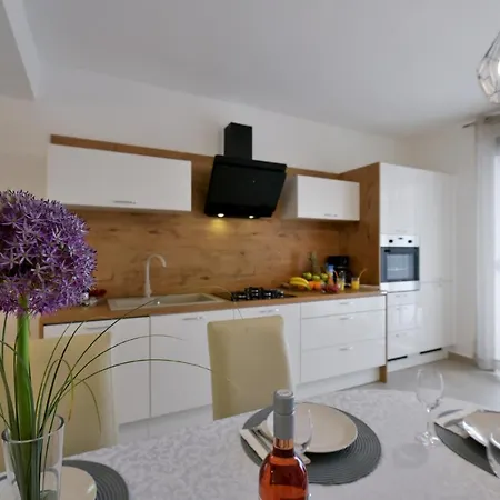 Charming Natali With Private Pool In Pula Galizana