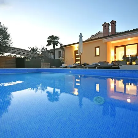 Charming Natali With Private Pool In Pula