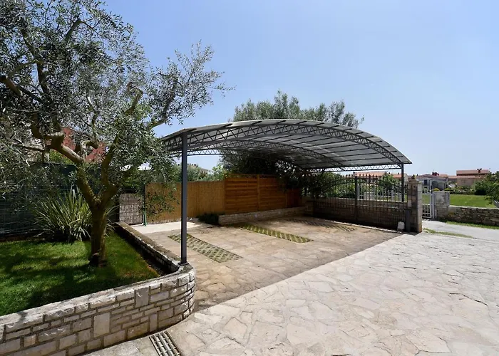 Charming Natali With Private Pool In Pula Villa *