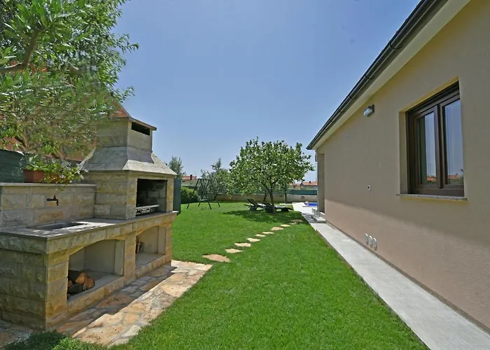 Charming Natali With Private Pool In Pula Villa *