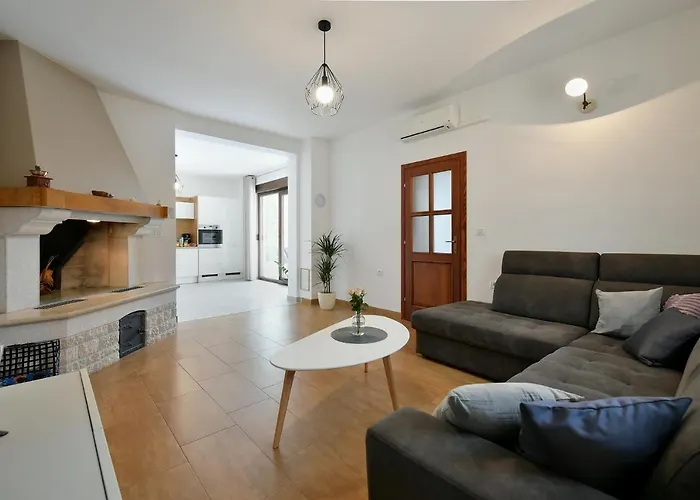 Charming Natali With Private Pool In Pula Villa *