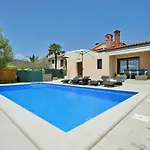 Charming Natali With Private Pool In Pula Villa Galizana