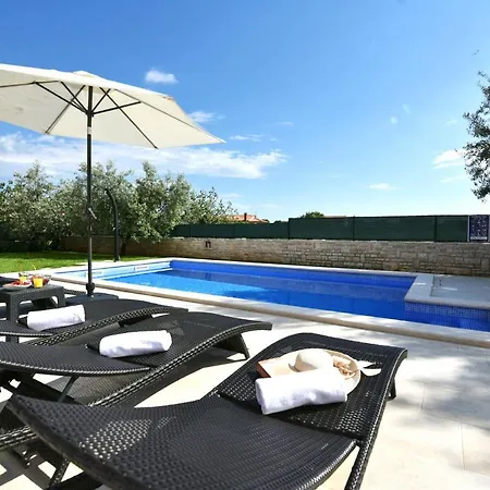 Villa Charming Natali With Private Pool In Pula