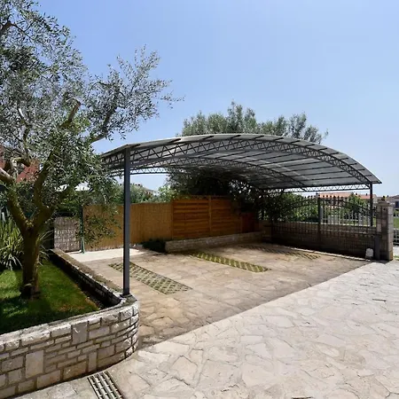 Charming Natali With Private Pool In Pula Vila *