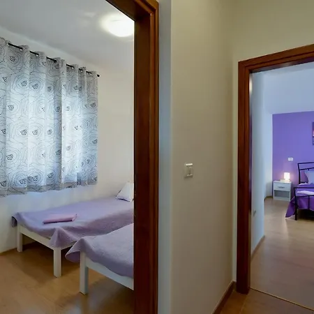 Charming Natali With Private Pool In Pula Galižana