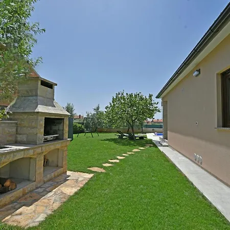 Charming Natali With Private Pool In Pula Vila *