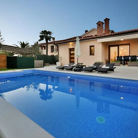 Charming Natali With Private Pool In Pula Vila Galizana