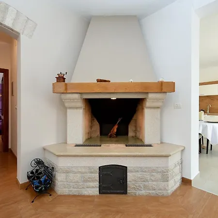 Charming Natali With Private Pool In Pula Galizana