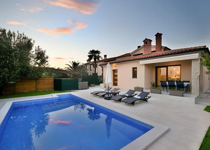 Vila Charming Natali With Private Pool In Pula