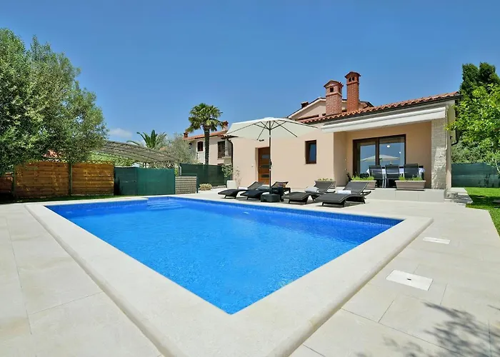 Charming Natali With Private Pool In Pula Vila Galizana