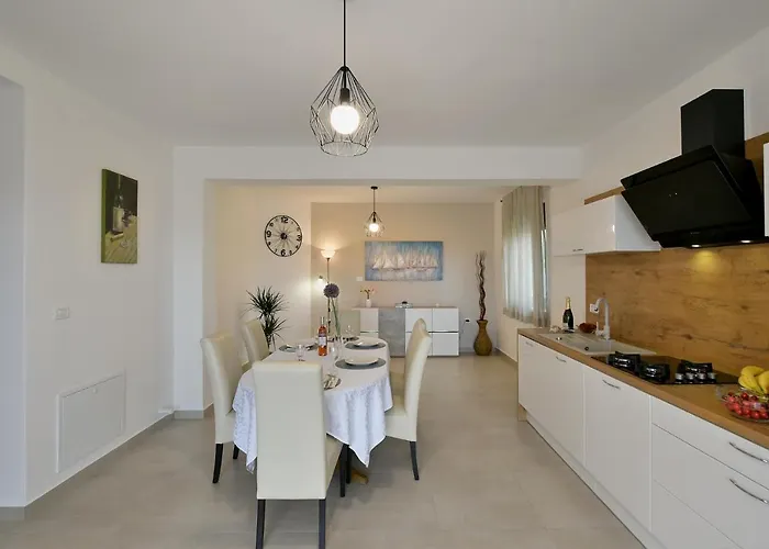 Vila Charming Natali With Private Pool In Pula