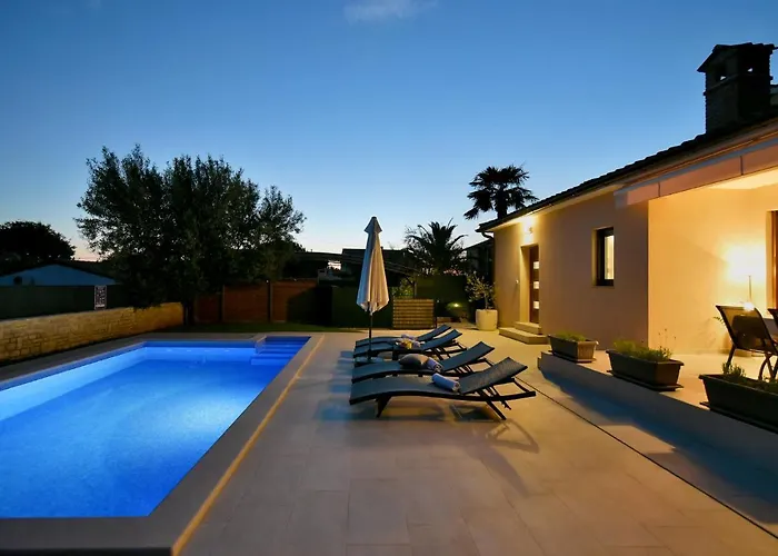 Charming Natali With Private Pool In Pula Vila Galizana