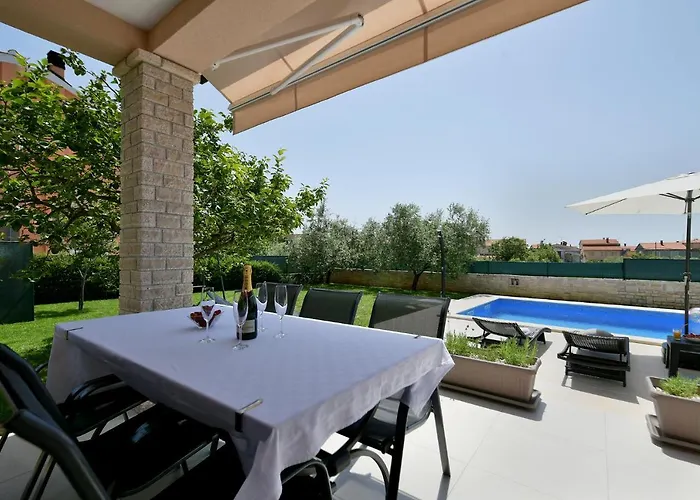 Vila Charming Natali With Private Pool In Pula *