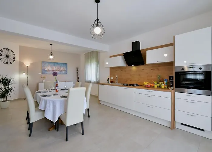 Charming Natali With Private Pool In Pula * Galizana