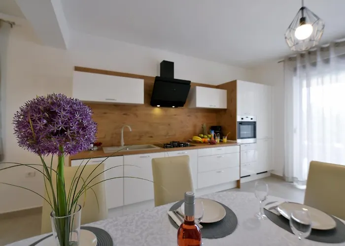 Charming Natali With Private Pool In Pula Galizana