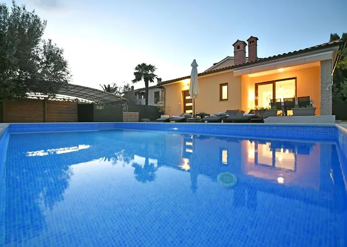 Charming Natali With Private Pool In Pula